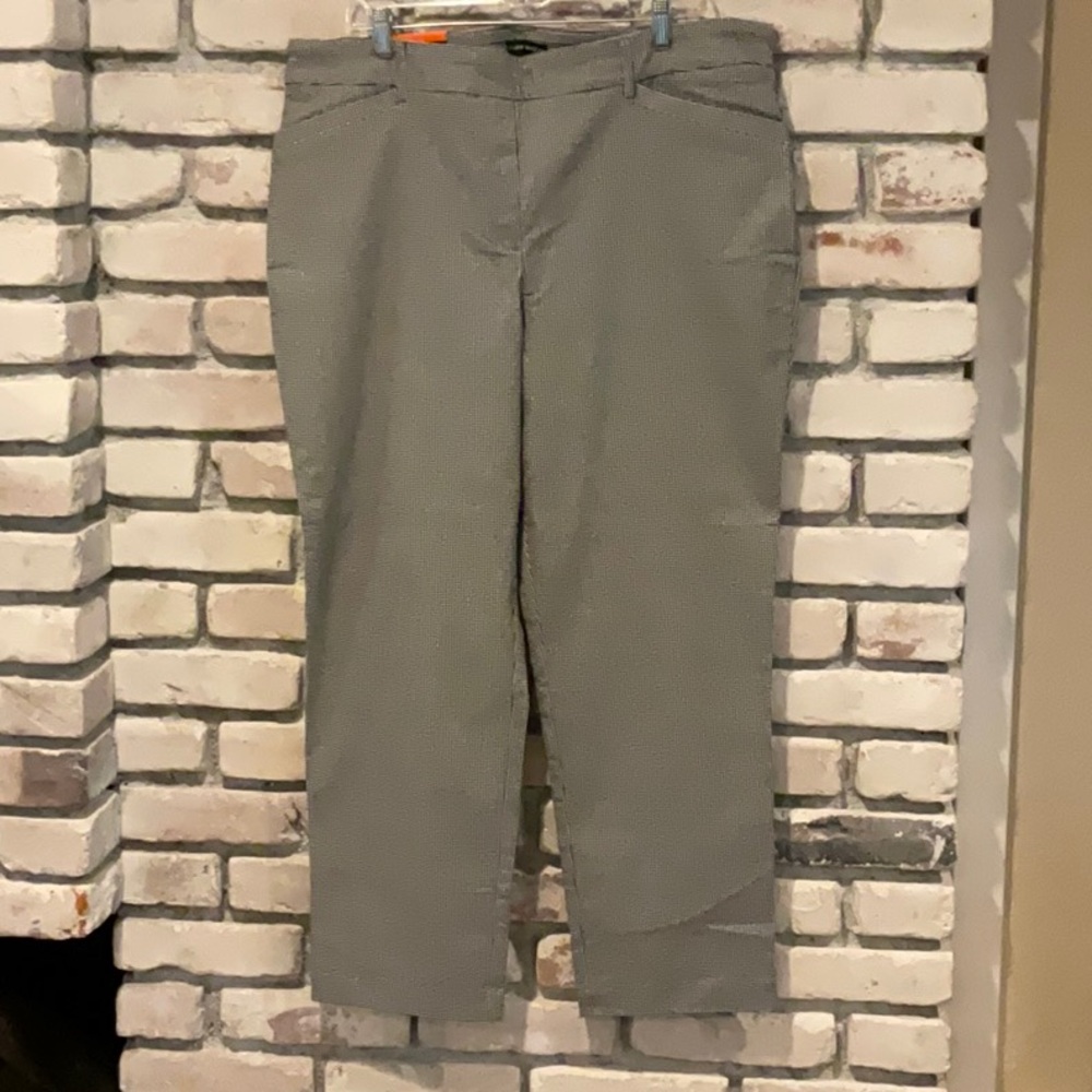 New With Tags Hillary Radley Mid Rise Pants, Size XXL.